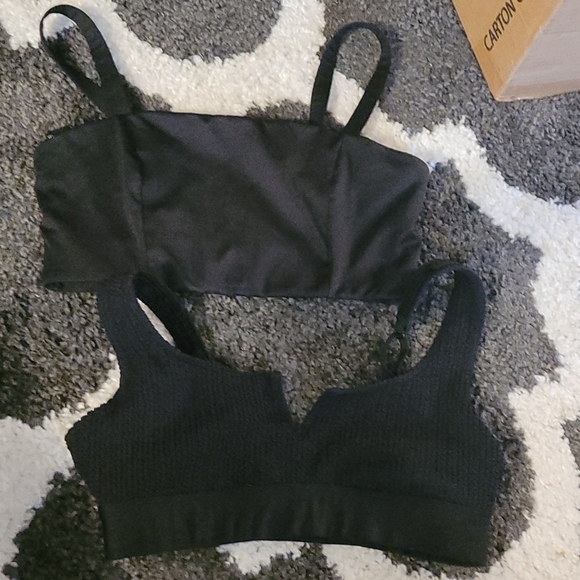 Victoria's Secret Other - Victoria's Secret sports bra bundle sz xs black two sports bras WL76